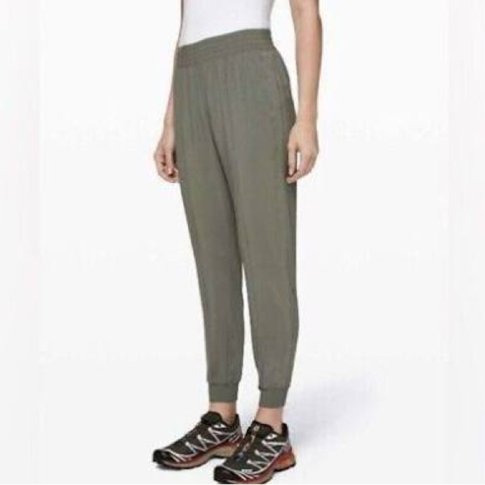 Lululemon Wanderer Full Length Jogger Pant in Grey Sage - Size 8